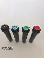 آبپاش هانتر در حال پاشش آب روی چمن